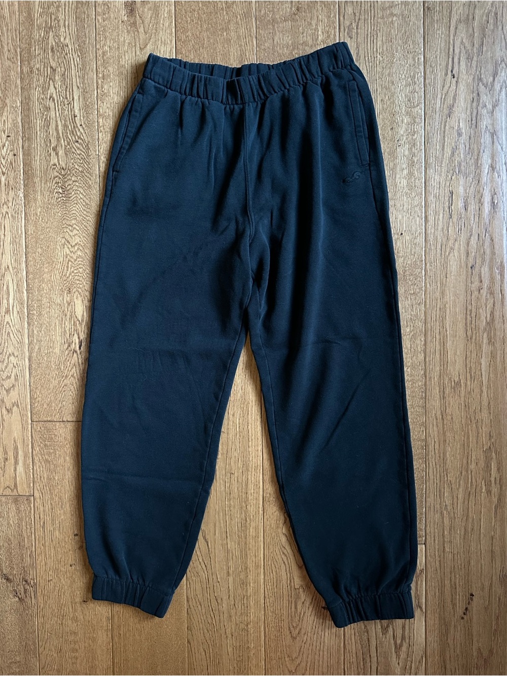 🌿 HOLLISTER Black Elastic Waist Jogger Pants.